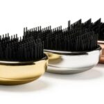 Pratica spazzola districante dal design lucido.