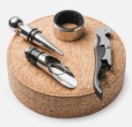 Set da vino con accessori in acciaio inox.
