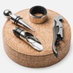 Set da vino con accessori in acciaio inox.